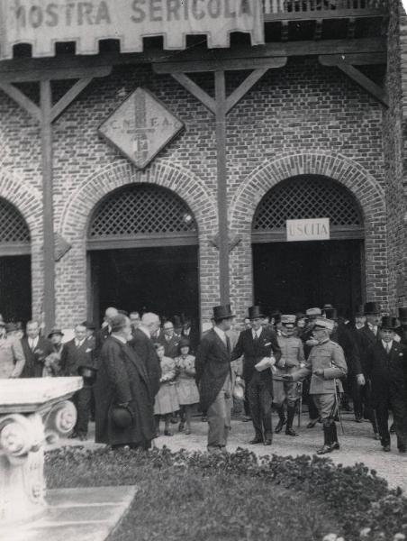 Fiera di Milano - Campionaria 1930 - Visita del Re Vittorio Emanuele III