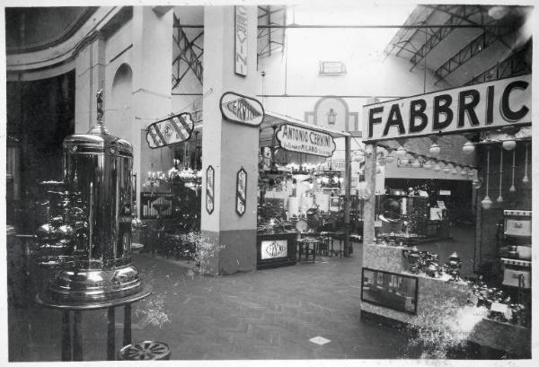 Fiera di Milano - Campionaria 1930 - Padiglione dell'elettrotecnica - Sala interna