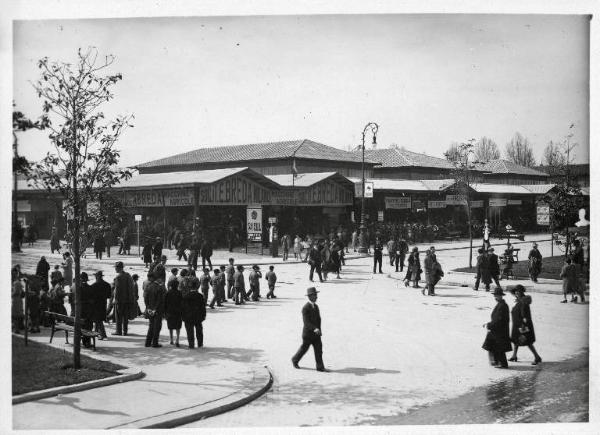 Fiera di Milano - Campionaria 1930 - Tettoia delle macchine agricole