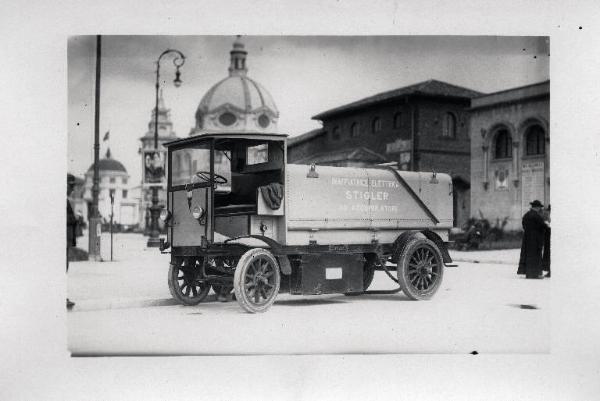 Fiera di Milano - Campionaria 1928 - Innaffiatrice elettrica Stigler