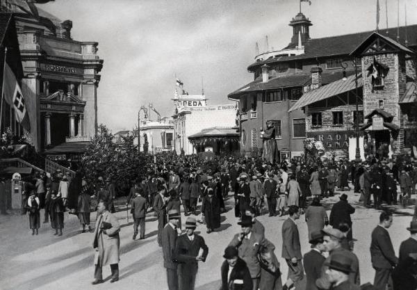 Fiera di Milano - Campionaria 1932 - Viale dell'industria