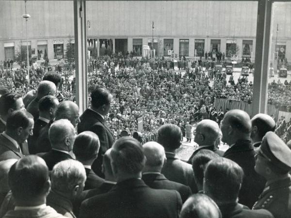 Fiera di Milano - Campionaria 1949 - Visita del presidente della Repubblica Luigi Einaudi in occasione della inaugurazione