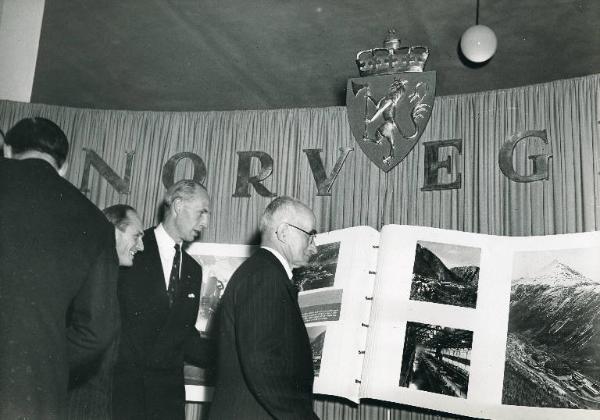 Fiera di Milano - Campionaria 1949 - Visita del presidente della Repubblica Luigi Einaudi in occasione della inaugurazione