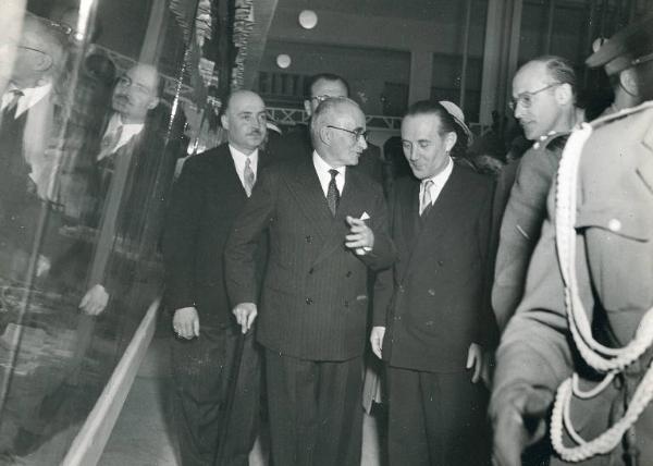 Fiera di Milano - Campionaria 1949 - Visita del presidente della Repubblica Luigi Einaudi in occasione della inaugurazione