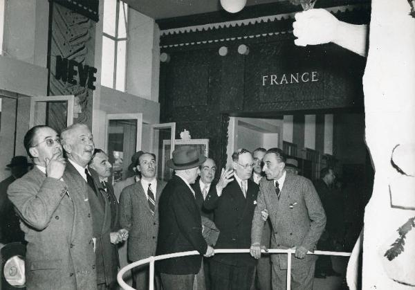 Fiera di Milano - Campionaria 1949 - Visita della delegazione francese dell'Unione interfederale delle industrie dell'abbigliamento