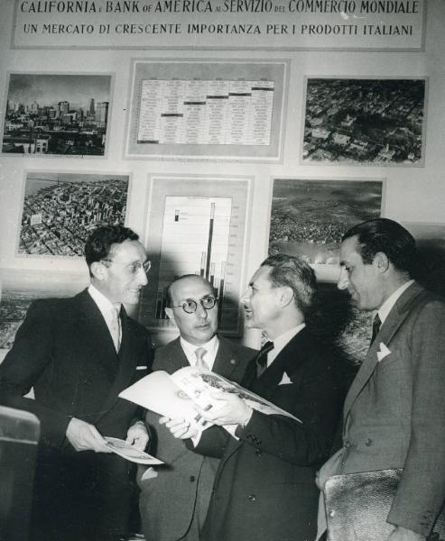 Fiera di Milano - Campionaria 1949 - Visita del ministro delegato alla presidenza del Comitato Interministeriale per la Ricostruzione (CIR) Roberto Tremelloni