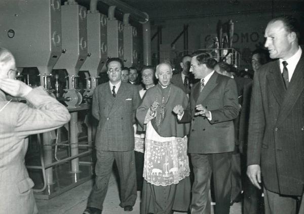 Fiera di Milano - Campionaria 1949 - Visita del cardinale Alfredo Ildefonso Schuster