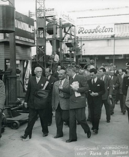 Fiera di Milano - Campionaria 1949 - Visita del ministro dei lavori pubblici Umberto Tupini