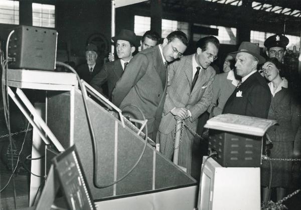 Fiera di Milano - Campionaria 1949 - Visita del vicepresidente del Consiglio dei ministri Attilio Piccioni