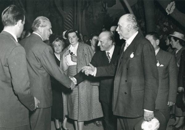 Fiera di Milano - Campionaria 1949 - Visita del vicepresidente del Consiglio dei ministri Attilio Piccioni