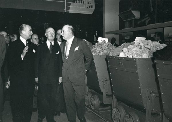 Fiera di Milano - Campionaria 1949 - Visita dell'ambasciatore degli Stati Uniti James C. Dunn e del capo della Missione per l'Italia del piano Marshall James Zellerbach - Banchetto