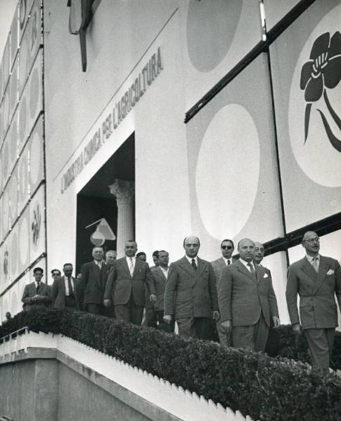 Fiera di Milano - Campionaria 1949 - Visita del ministro degli interni Mario Scelba