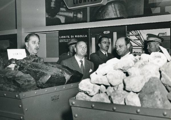 Fiera di Milano - Campionaria 1949 - Visita del ministro degli interni Mario Scelba