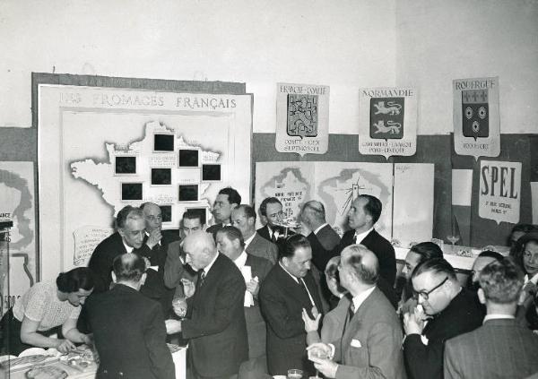 Fiera di Milano - Campionaria 1949 - Visita del ministro dell'industria francese Robert Lacoste e del sottosegretario Antoine Pinay