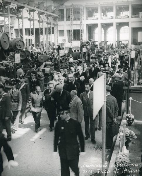 Fiera di Milano - Campionaria 1949 - Visita del ministro dell'industria francese Robert Lacoste e del sottosegretario Antoine Pinay