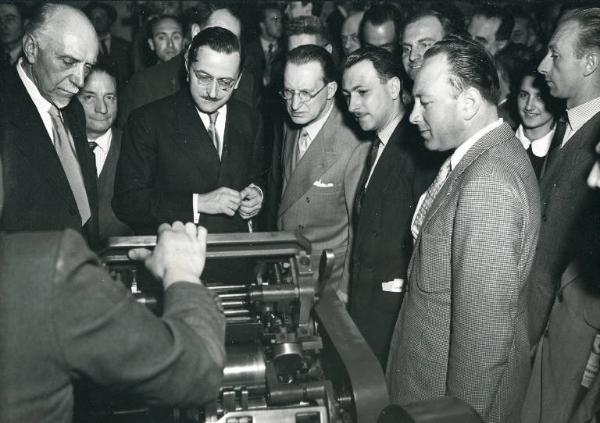 Fiera di Milano - Campionaria 1949 - Visita del presidente del consiglio Alcide De Gasperi