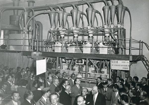 Fiera di Milano - Campionaria 1949 - Visita del presidente del consiglio Alcide De Gasperi