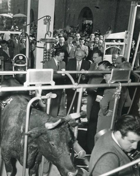 Fiera di Milano - Campionaria 1949 - Visita del presidente del consiglio Alcide De Gasperi