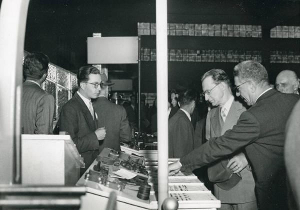 Fiera di Milano - Campionaria 1949 - Visita del presidente del consiglio Alcide De Gasperi