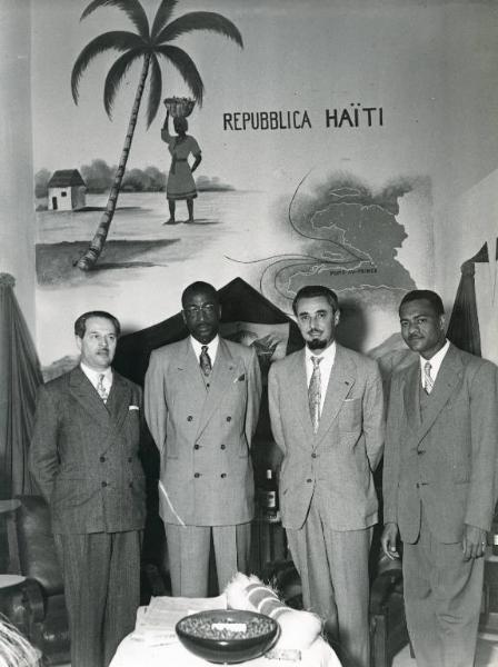 Fiera di Milano - Campionaria 1949 - Visita dell'ispettore generale dei consolati europei della Repubblica di Haiti Demostene Calixte