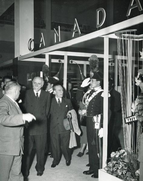 Fiera di Milano - Campionaria 1949 - Visita dell'ambasciatore canadese Jean Désy