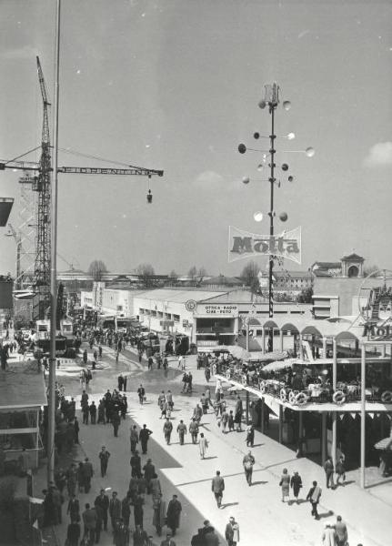 Fiera di Milano - Campionaria 1951 - Viale del lavoro