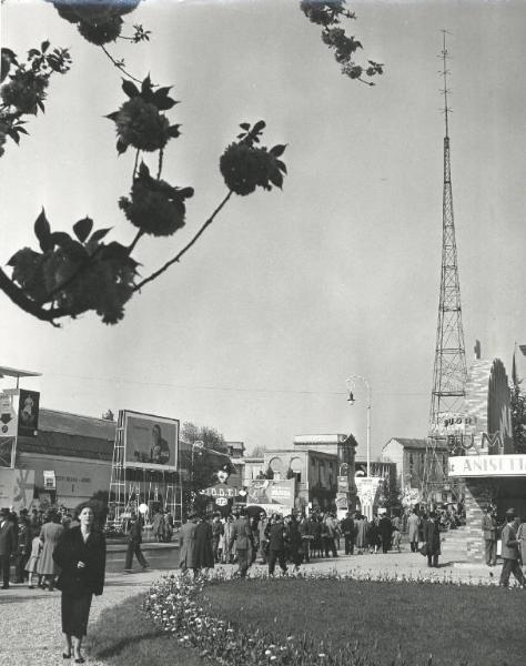 Fiera di Milano - Campionaria 1951 - Viale dell'industria