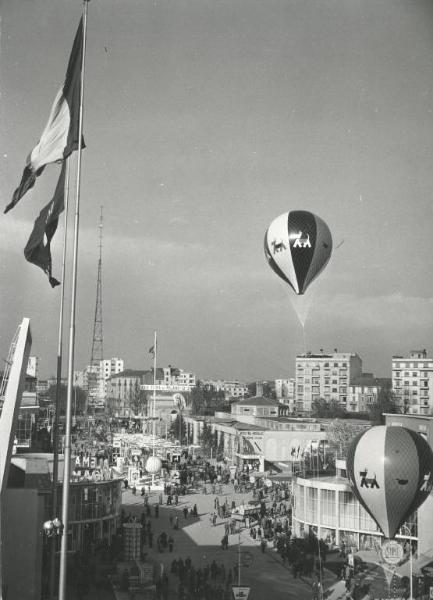 Fiera di Milano - Campionaria 1951 - Viale dell'industria - Veduta dall'alto