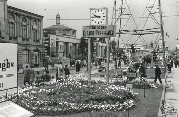 Fiera di Milano - Campionaria 1951 - Viale dell'industria