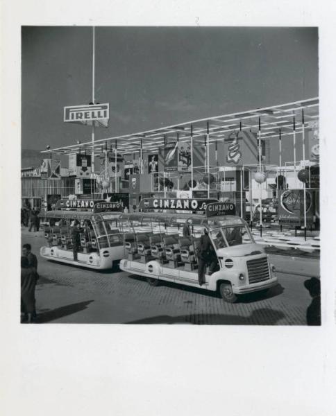 Fiera di Milano - Campionaria 1951 - Viale dell'industria