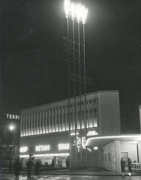 Fiera di Milano - Campionaria 1951 - Padiglione dell'Agip e Snam - Veduta notturna