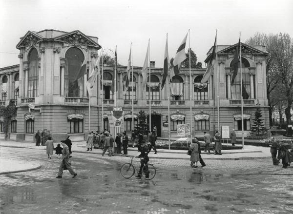 Fiera di Milano - Campionaria 1951 - Palazzo degli uffici (ex palazzo degli orafi) - Veduta esterna