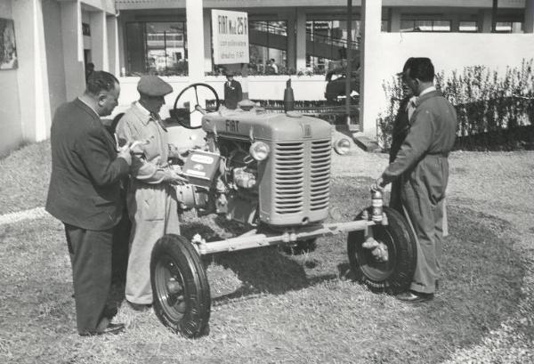 Fiera di Milano - Campionaria 1951 - Padiglione della Fiat - Area esterna