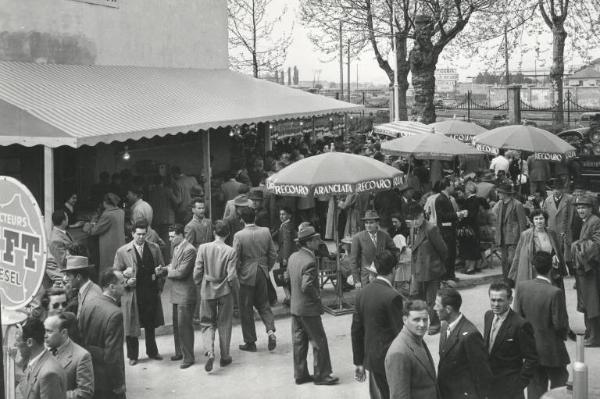 Fiera di Milano - Campionaria 1951 - Area di ristoro all'aperto