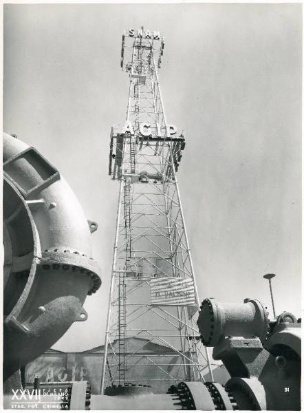 Fiera di Milano - Campionaria 1949 - Torre metallica del padiglione dell'Agip e Snam
