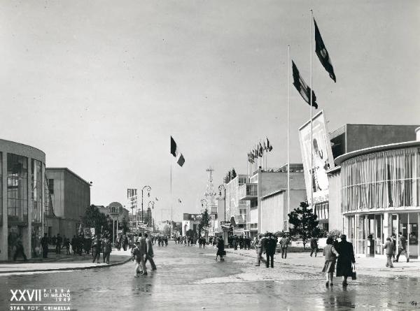 Fiera di Milano - Campionaria 1949 - Viale dell'industria