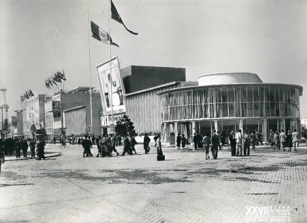 Fiera di Milano - Campionaria 1949 - Viale dell'industria