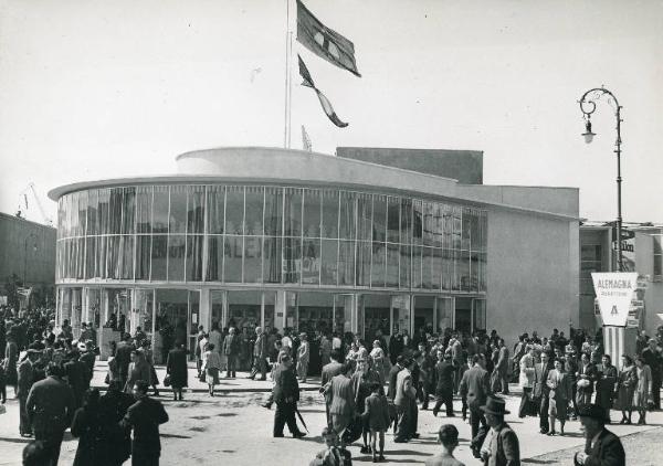 Fiera di Milano - Campionaria 1949 - Padiglione dell'Alemagna - Veduta esterna