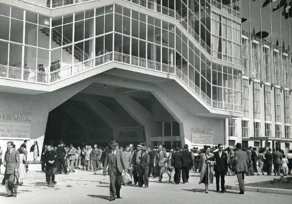 Fiera di Milano - Campionaria 1949 - Palazzo delle nazioni - Veduta esterna