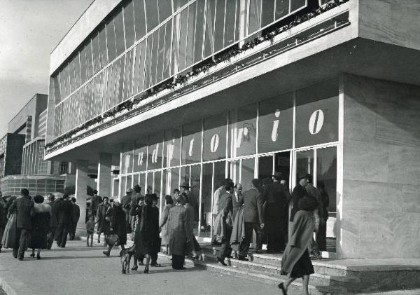 Fiera di Milano - Campionaria 1949 - Auditorium, sede della Mostra della RAI (Radio audizioni italiane, poi RAI Radiotelevisione italiana) - Veduta esterna