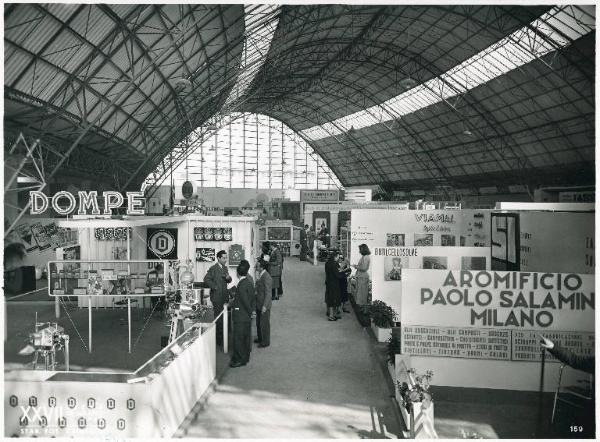 Fiera di Milano - Campionaria 1949 - Padiglione della chimica industriale e farmaceutica - Interno