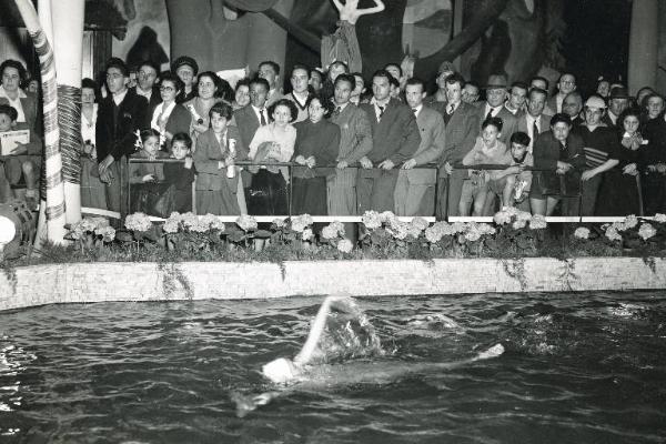 Fiera di Milano - Campionaria 1949 - Padiglione della Italviscosa - Piscina