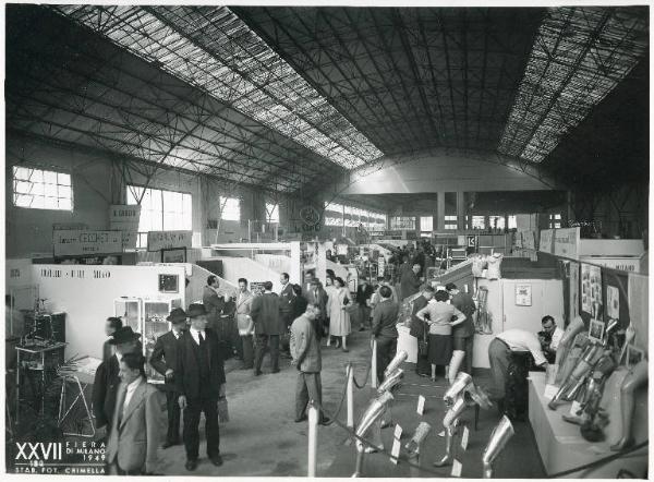 Fiera di Milano - Campionaria 1949 - Padiglione degli apparecchi e materiale odontoiatrico-sanitario - Interno