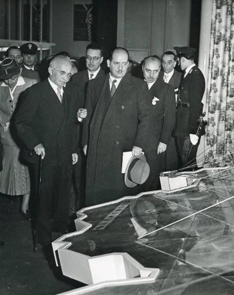 Fiera di Milano - Campionaria 1950 - Visita del presidente della Repubblica Luigi Einaudi in occasione della inaugurazione