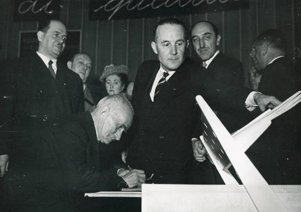 Fiera di Milano - Campionaria 1950 - Visita del presidente della Repubblica Luigi Einaudi in occasione della inaugurazione