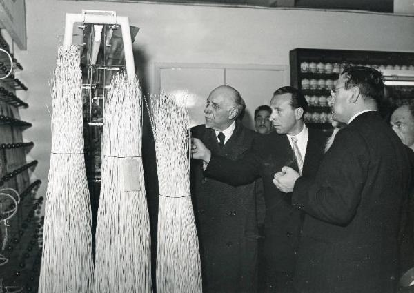 Fiera di Milano - Campionaria 1950 - Manifestazione in onore della Polonia - Visita del presidente della Fiera Luigi Gasparotto alla Mostra ufficiale nel palazzo delle nazioni