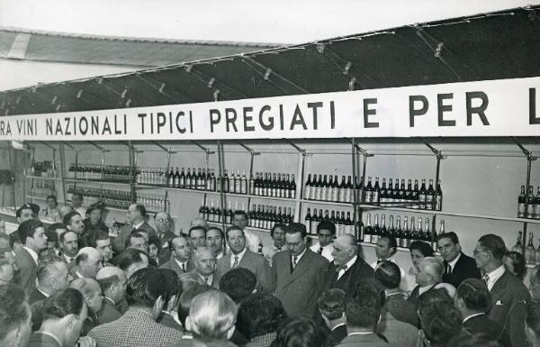 Fiera di Milano - Campionaria 1950 - Corte dei vini - Inaugurazione