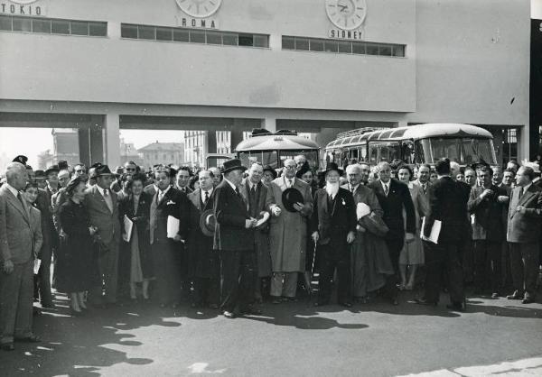 Fiera di Milano - Campionaria 1950 - Visita di parlamentari in occasione della Giornata del Parlamento