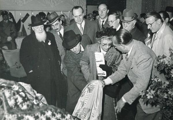 Fiera di Milano - Campionaria 1950 - Visita dell'ambasciatore degli Stati Uniti James C. Dunn in occasione della manifestazione in onore degli Stati Uniti