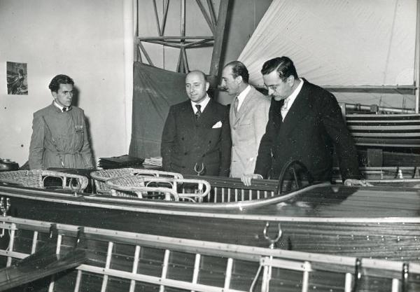 Fiera di Milano - Campionaria 1950 - Visita del ministro degli interni Mario Scelba